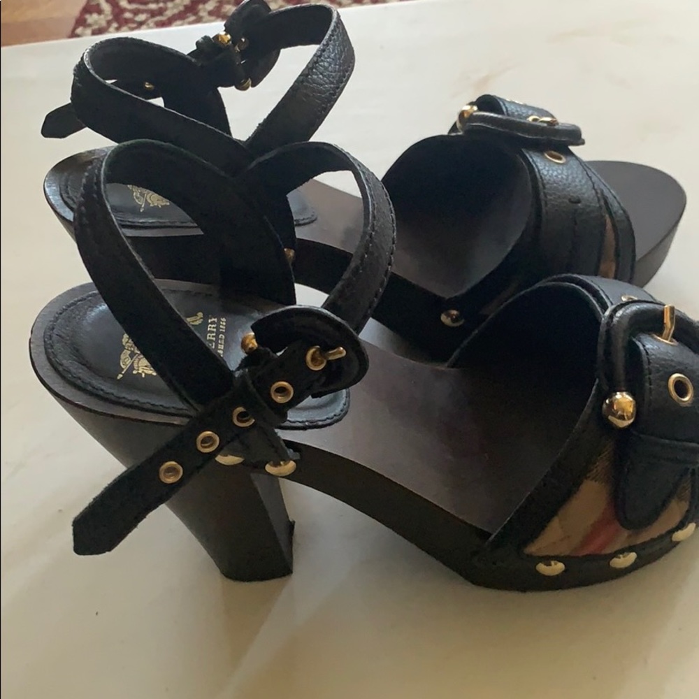 Burberry classic check size 39 US size 8 about